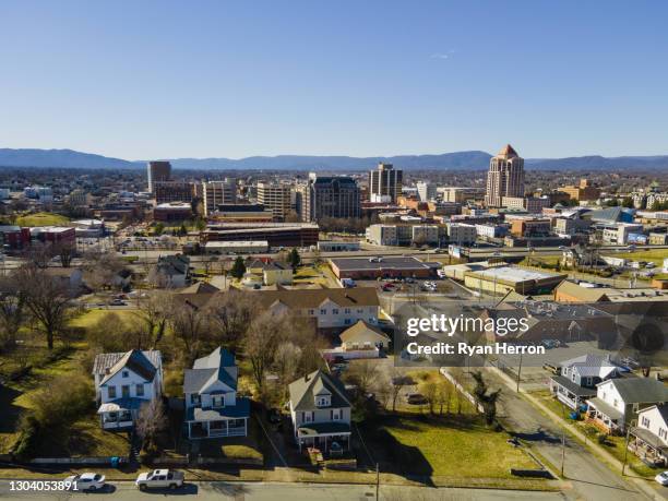 aérea sobre roanoke, virginia - skyline drive virginia fotografías e imágenes de stock