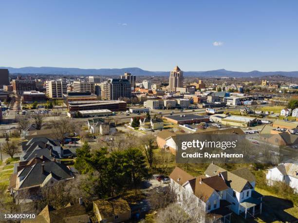 aérea sobre roanoke, virginia - skyline drive virginia fotografías e imágenes de stock