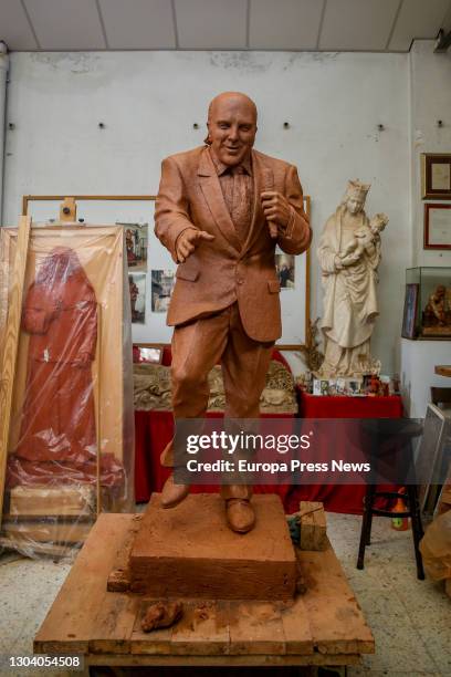 The sculpture that pays tribute to the comedian Chiquito de la Calzada, in the studio of the sculptor Ramón Chaparro, on February 25 in Madrid,...