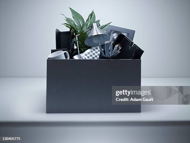 box packed with desk objects - oggetti personali foto e immagini stock