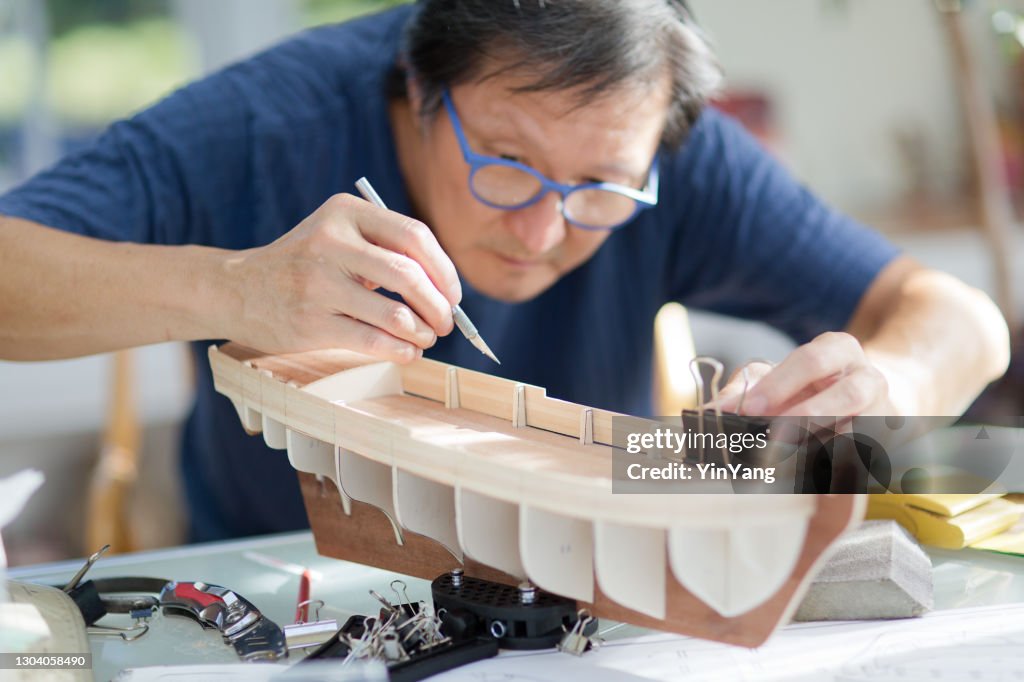 Retirement Hobby Leisure - Building Wooden Ship Kit Model