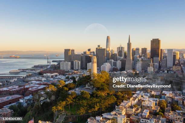 veduta aerea della coit tower e del distretto finanziario - san francisco california foto e immagini stock