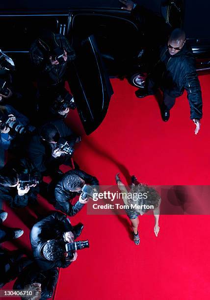 celebrity walking past paparazzi on red carpet - paparazzi red carpet stock pictures, royalty-free photos & images