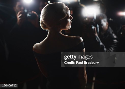 Celebrity posieren für paparazzi Celebrity posieren für paparazzi