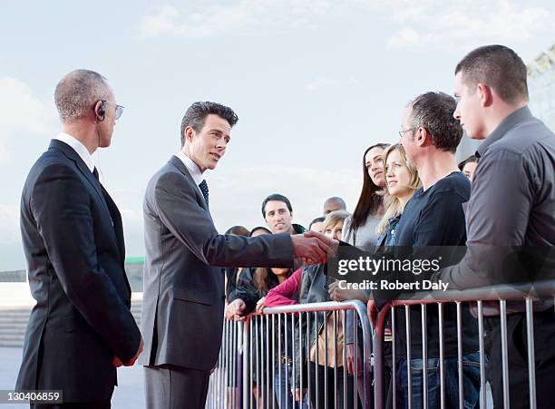 politician shaking hands with people behind barrier - the intent uk premiere vip arrivals stockfoto's en -beelden