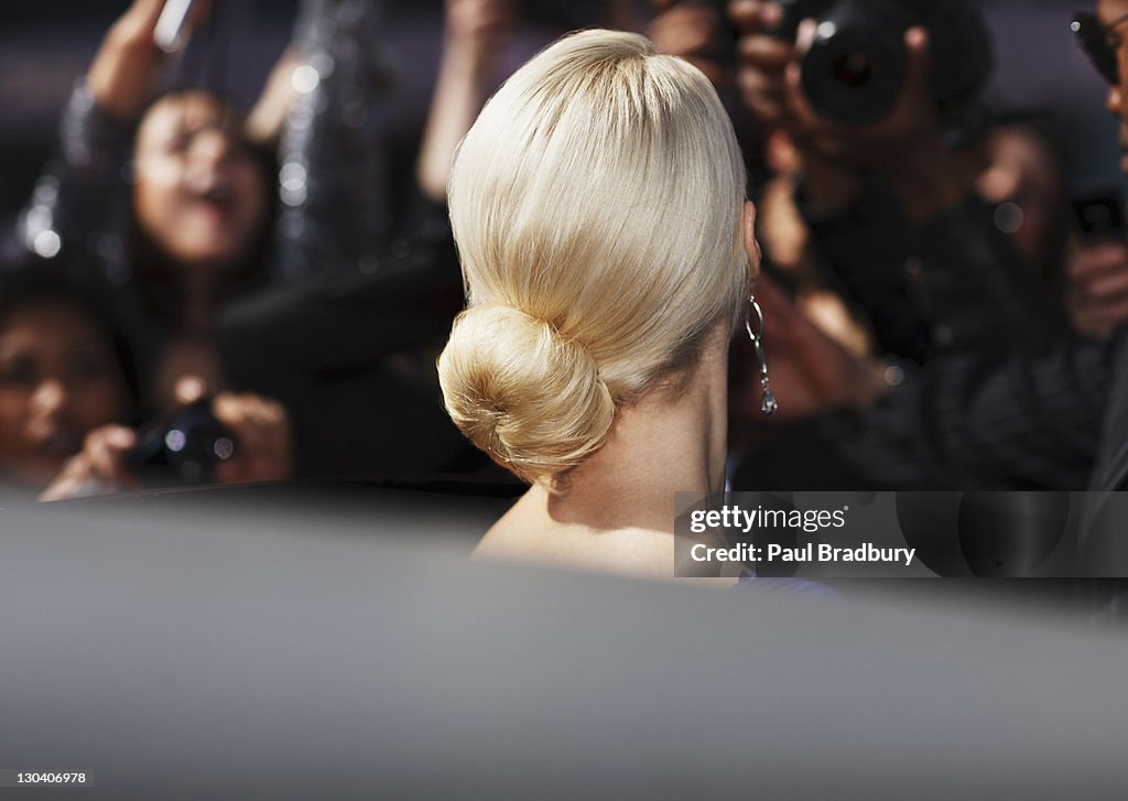 Gros plan de célébrités de coiffure