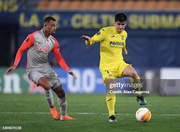 Gerard Moreno of Villarreal CF is challenged by Antoine Bernede of RB Salzburg during the UEFA Europa League Round of 32 match between Villarreal CF...