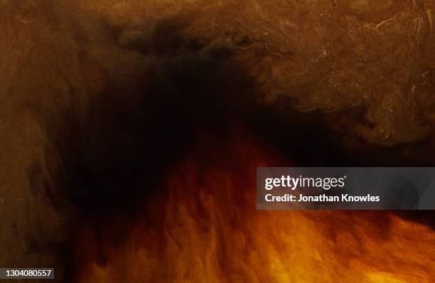 nitro coffee bubbles - beverage with cream stockfoto's en -beelden