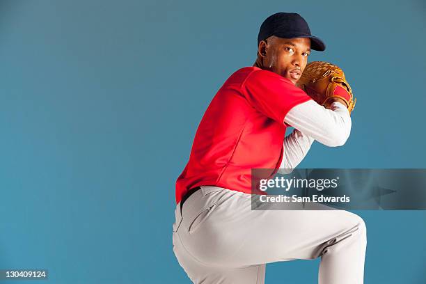 baseball spieler liquidation ein pitch - baseball pitcher stock-fotos und bilder