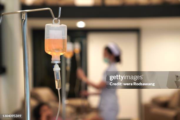 saline solution medical supply for sustain patients - chemotherapy drug stock pictures, royalty-free photos & images