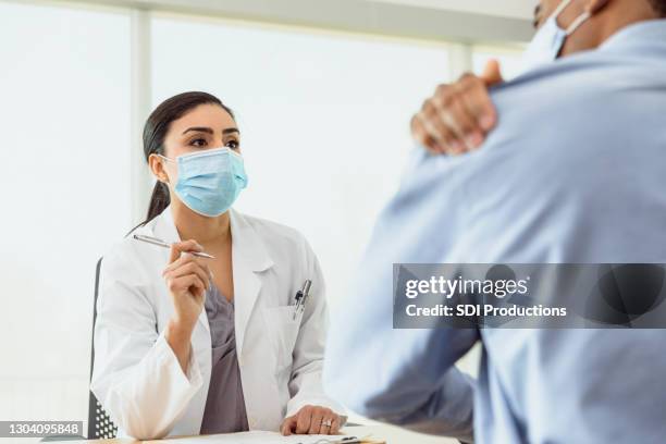 man visits doctor about should pain - orthopedic surgery stock pictures, royalty-free photos & images