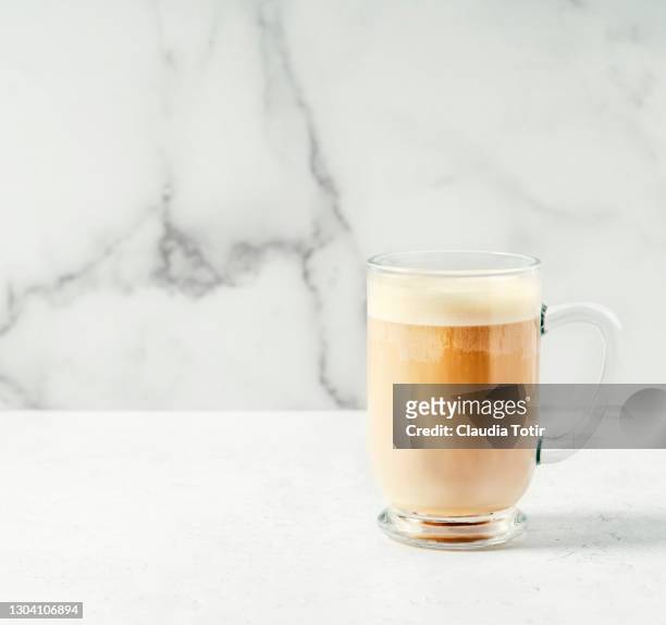 cup of chai latte on white background - masala tea 個照片及圖片檔