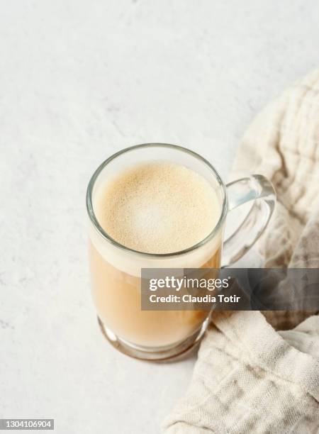 cup of chai latte on white background - masala tea 個照片及圖片檔