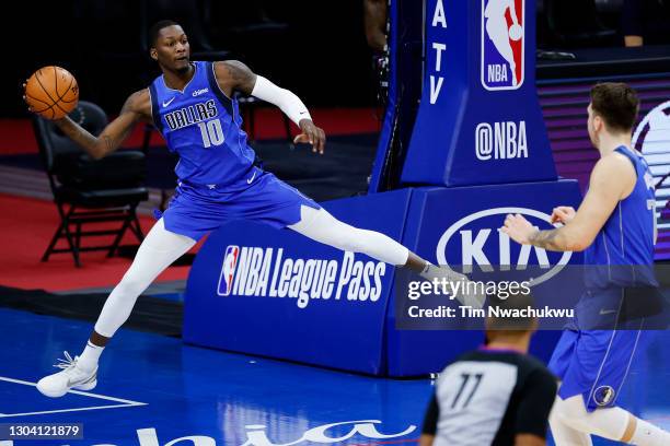 Dorian Finney-Smith of the Dallas Mavericks saves a loose ball during the second quarter against the Philadelphia 76ers at Wells Fargo Center on...