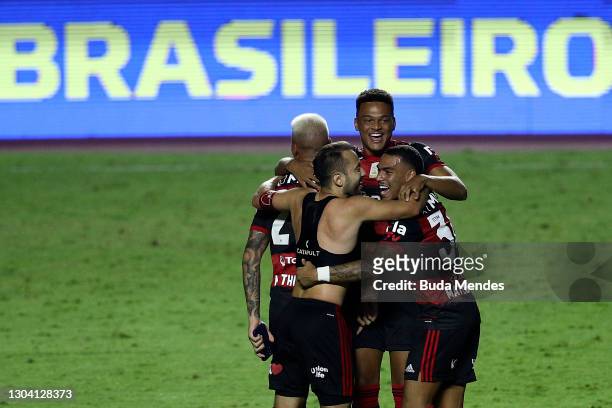 Players of Flamengo celebrate the championship despite the defeat in the match between Sao Paulo and Flamengo as part of 2020 Brasileirao Series A at...