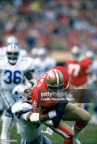 Russ Francis of the San Francisco 49ers fights off the tackle against the Dallas Cowboys during an NFL football game October 11, 1981 at Candlestick...