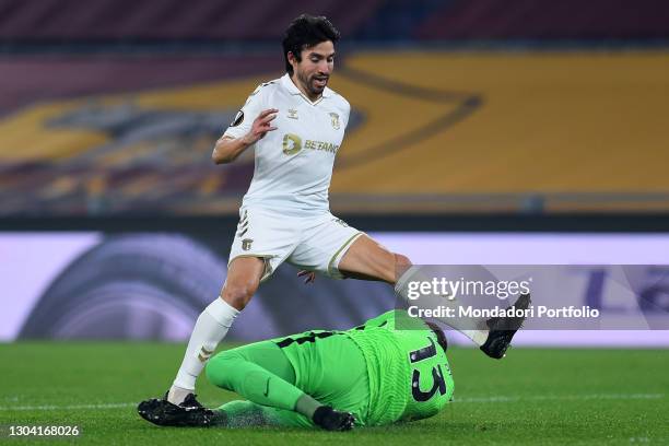 Roma footballer Pau Lopez and Braga footballer Nicolas Gaitán during the match Roma-Braga in the Olympic stadium. Rome , February 25th, 2021