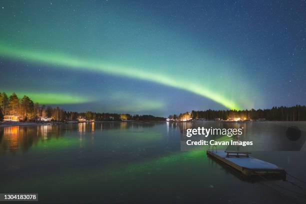 northern lights over frozen lake - lulea - fotografias e filmes do acervo