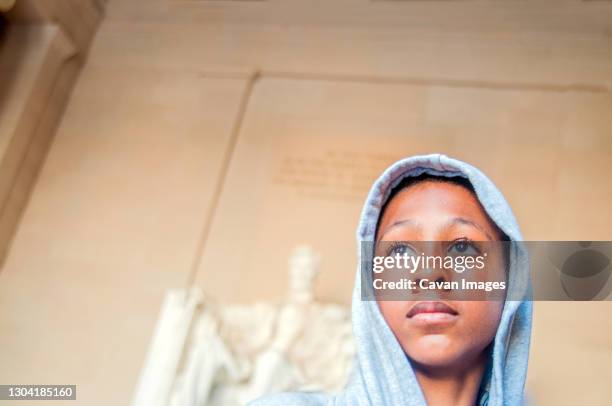 young african american tween in front of lincoln memorial - anti racism children stock pictures, royalty-free photos & images