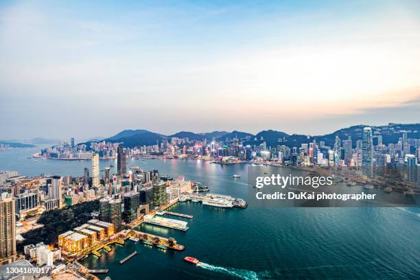 sunset over victoria harbor.hong kong - victoria harbor stock pictures, royalty-free photos & images