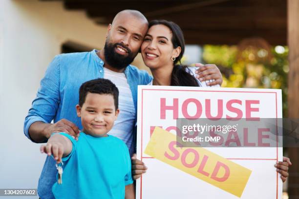 home is not a place, its a feeling - home sweet home sign stock pictures, royalty-free photos & images