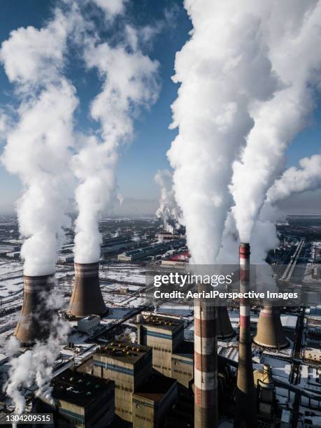 drone point view of coal fired power station - air pollution stock pictures, royalty-free photos & images