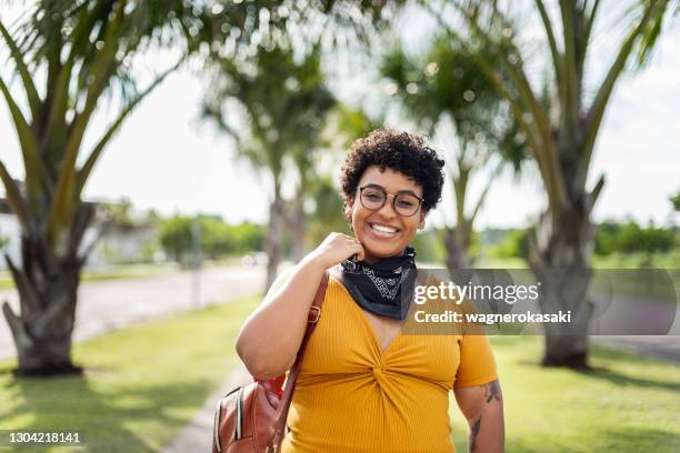 young woman wearing bandana as protective face mask - short hair for fat women stock pictures, royalty-free photos & images