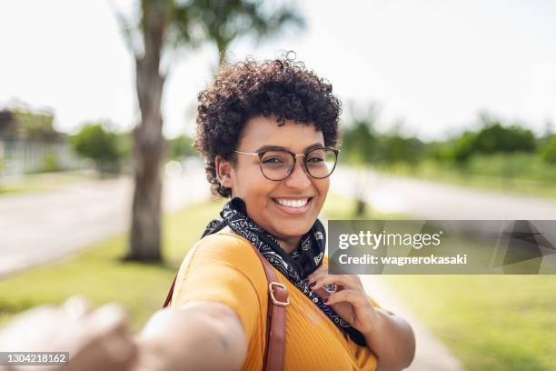 young woman wearing bandana as protective face mask - short hair for fat women stock pictures, royalty-free photos & images