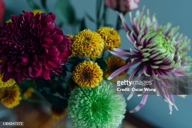 bouquet of flowers - florist arranging stock pictures, royalty-free photos & images