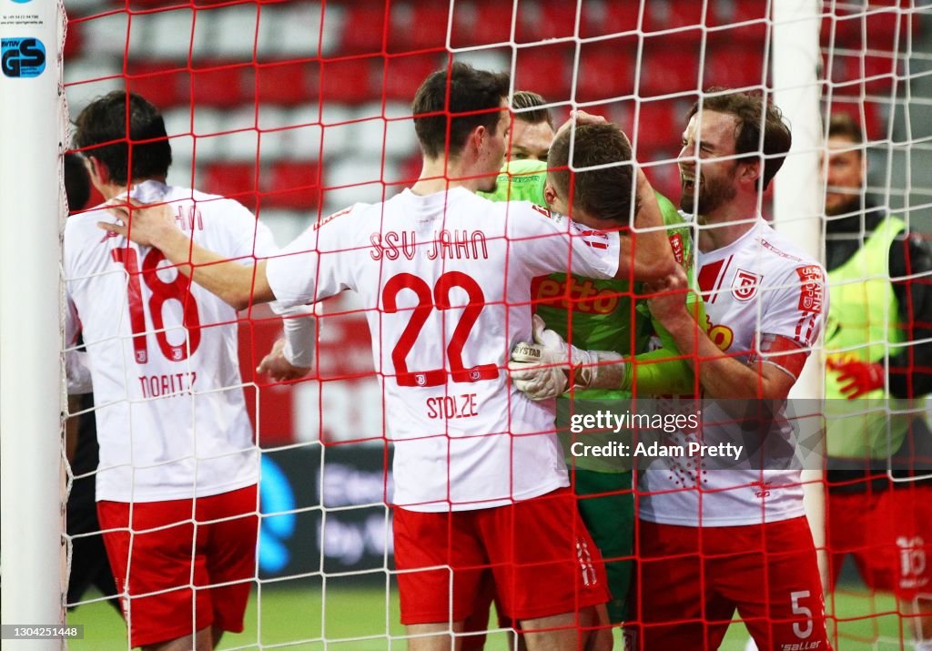 SSV Jahn Regensburg v SC Paderborn 07 - Second Bundesliga