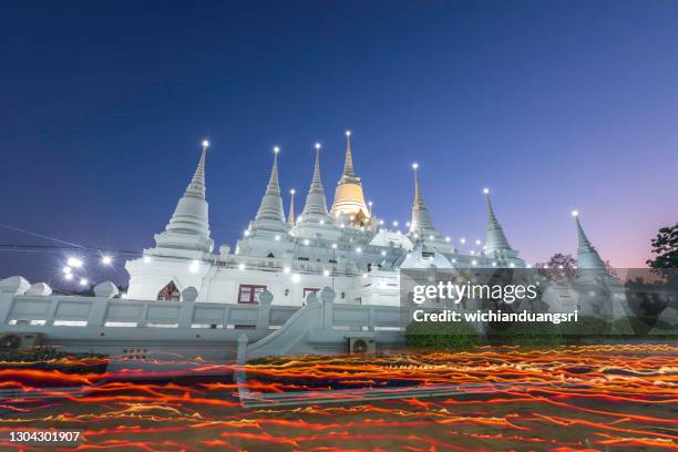 wat asokkaram in de provincie samut prakan, thailand - samut prakan province stockfoto's en -beelden