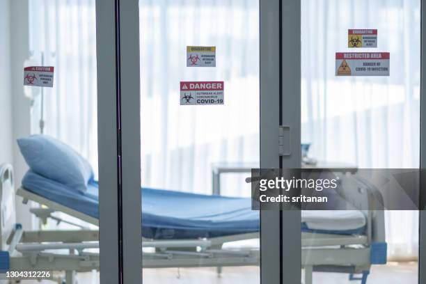 empty room of closed quarantine room in hospital for supporting covid-19 infected patients - covid hospital stock pictures, royalty-free photos & images