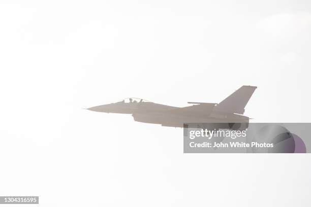 f-16 fighting falcon multi-role us air force fighter - australian airforce stock pictures, royalty-free photos & images