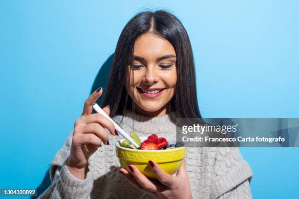 young woman eating muesli breakfast - healthy eating stock pictures, royalty-free photos & images