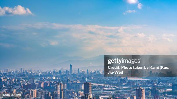 taipei city at sunny day - taipé imagens e fotografias de stock