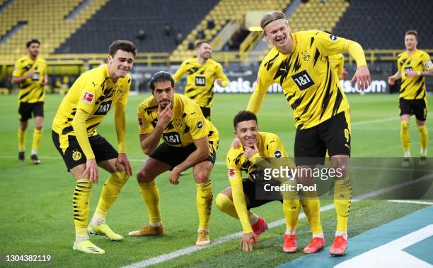 Jadon Sancho of Borussia Dortmund celebrates with team mates Giovanni Reyna, Emre Can and Erling Haaland after scoring their side's second goal...