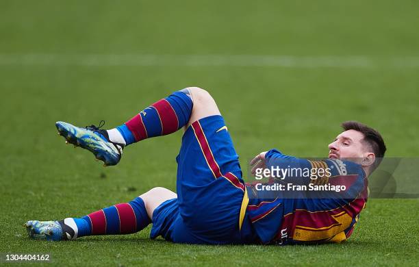 Lionel Messi of FC Barcelona reacts during the La Liga Santander match between Sevilla FC and FC Barcelona at Estadio Ramon Sanchez Pizjuan on...