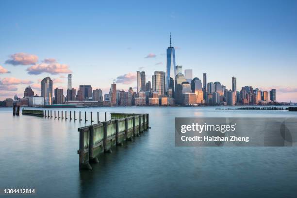 downtown manhattan new york jersey city golden hour sunset - skyline imagens e fotografias de stock