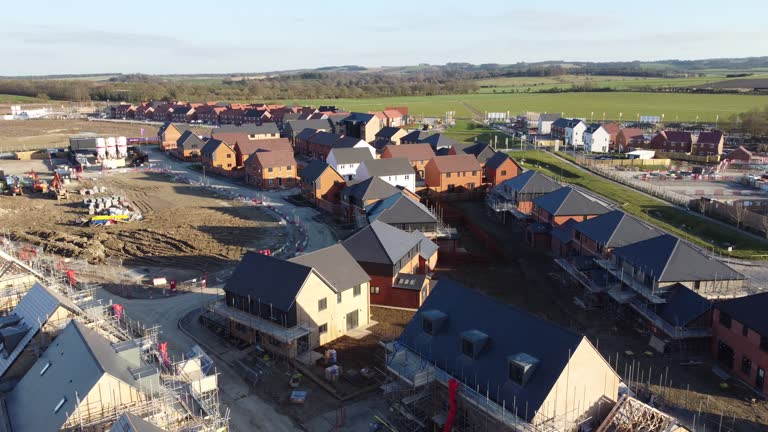 https://media.gettyimages.com/id/1304426391/video/kingsgrove-development-wantage-oxfordshire.jpg?b=1&s=640x640&k=20&c=IUenircFwr6DTugvHKRBgSi5Aw2gW-yUx-XKfgTeCCQ=