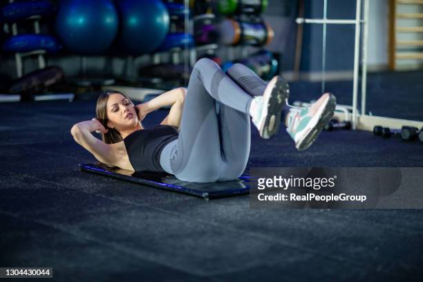sports woman doing bicycle crunch workout at gym. - core stock pictures, royalty-free photos & images