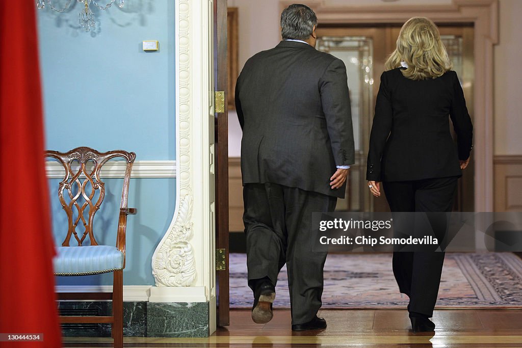 Clinton Meets With Bahraini Foreign Minister At State Department
