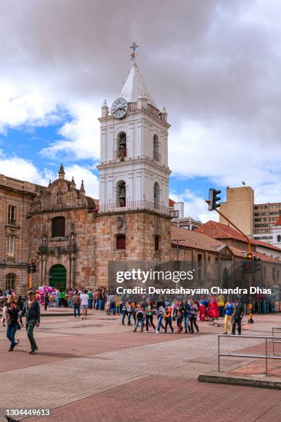 bogota, colombia - carrera septima on veinte de julio, 2016 a national holiday in colombia south america. - carrera de calle stock pictures, royalty-free photos & images