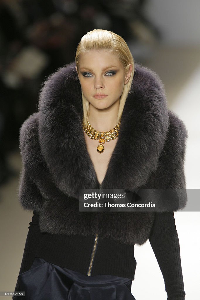 Mercedes-Benz Fashion Week Fall 2007 - Carlos Miele - Runway