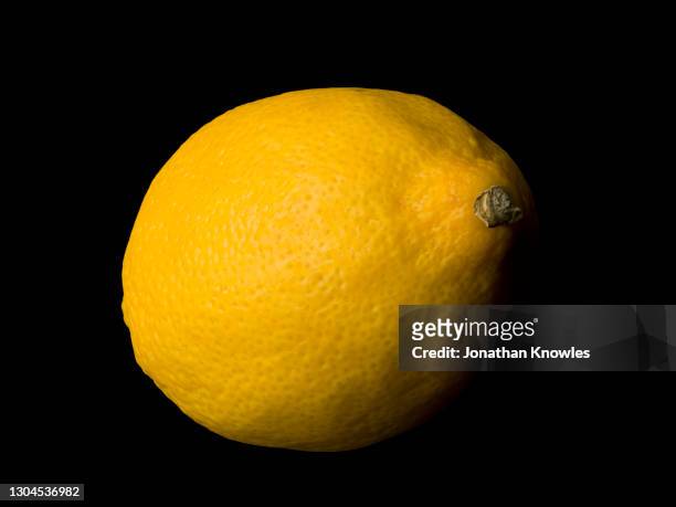 whole yellow lemon - lemon peel foto e immagini stock