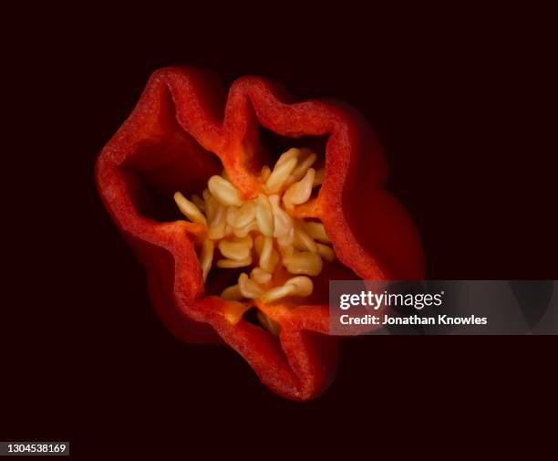 close up red chili pepper - chilis stock-fotos und bilder