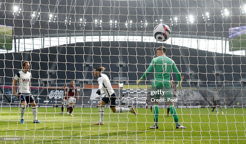 Tottenham Hotspur v Burnley - Premier League