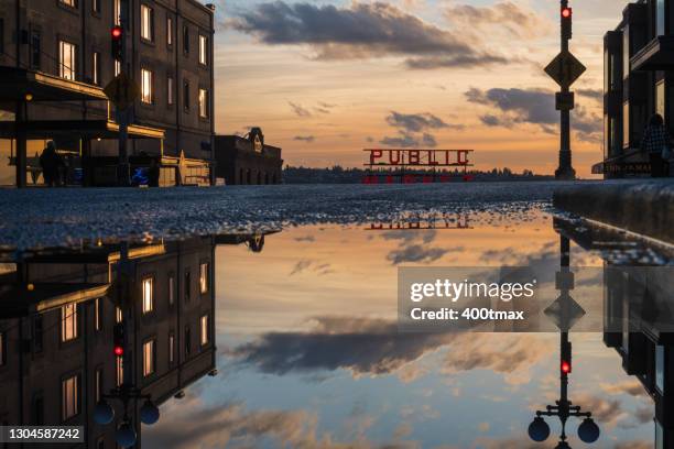 seattle reflections - puddle reflection stock pictures, royalty-free photos & images
