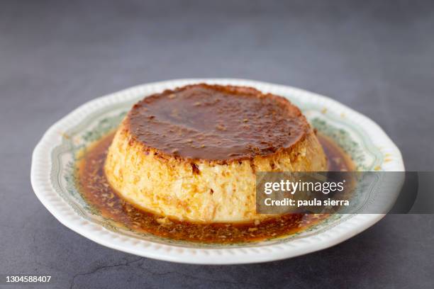 creme caramel - flan stock pictures, royalty-free photos & images