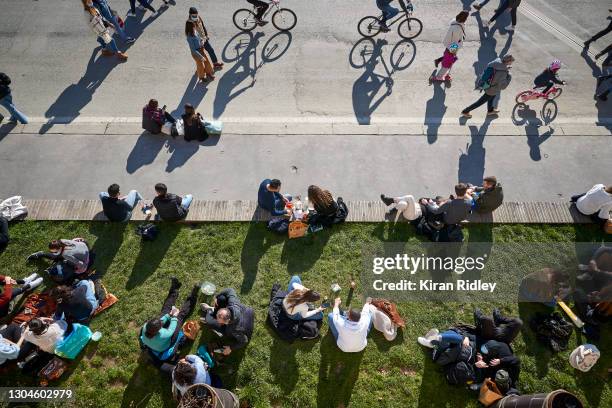 Parisian’s enjoy the spring sunshine by the river Seine as the city faces the threat of a local lockdown with the announcement by the city that it is...