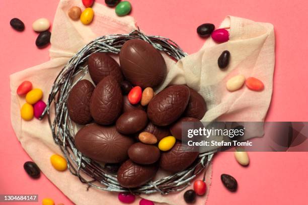 chocolate easter eggs in a bowl - mini eggs stock pictures, royalty-free photos & images